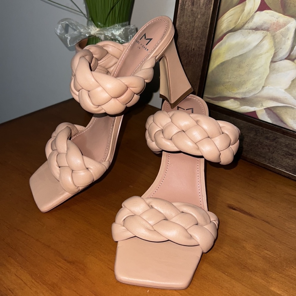 NWOB MARC FISHER Hammy braided  Heeled Sandals in almond